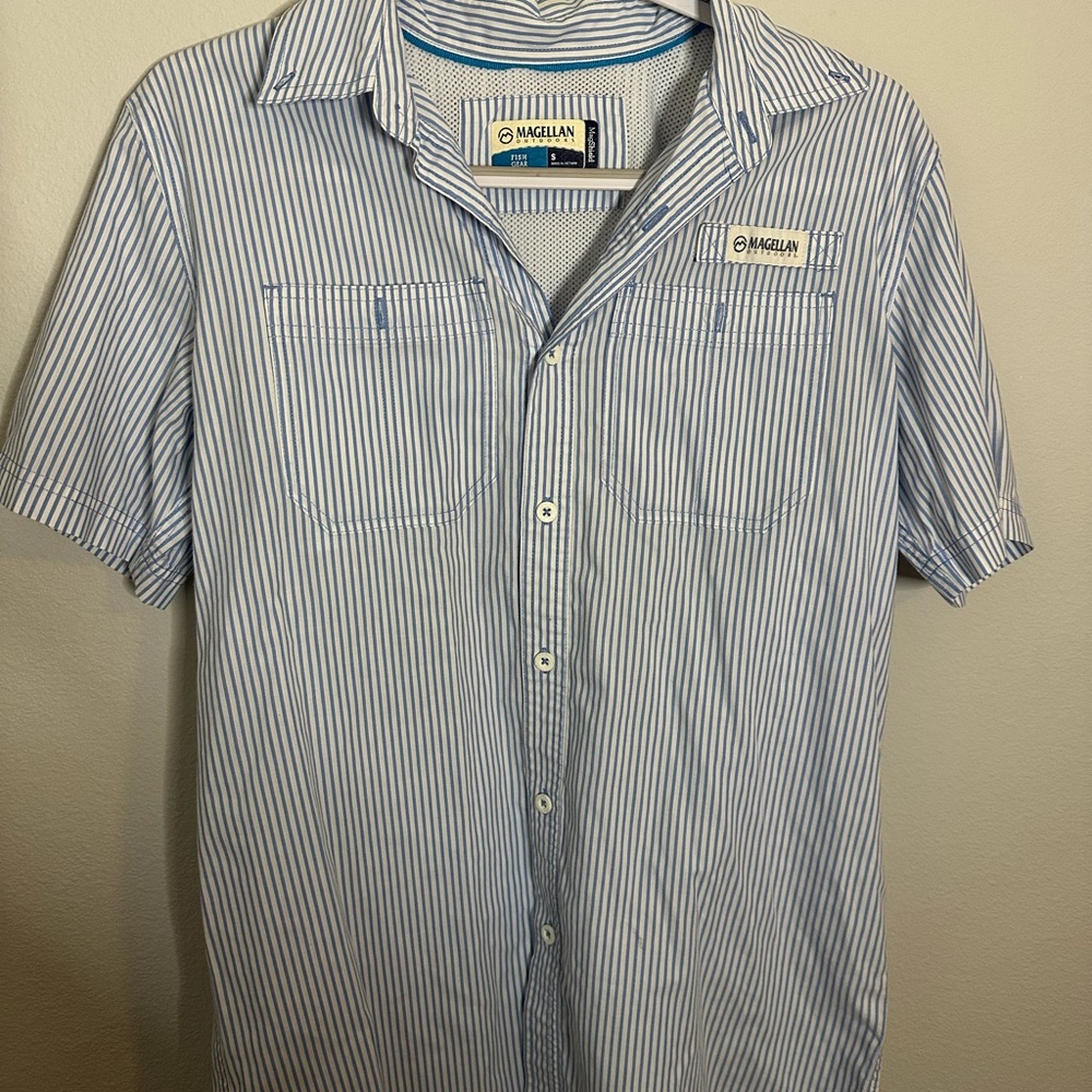 Magellan Outdoors Men's Blue Striped Shirt. Size Small